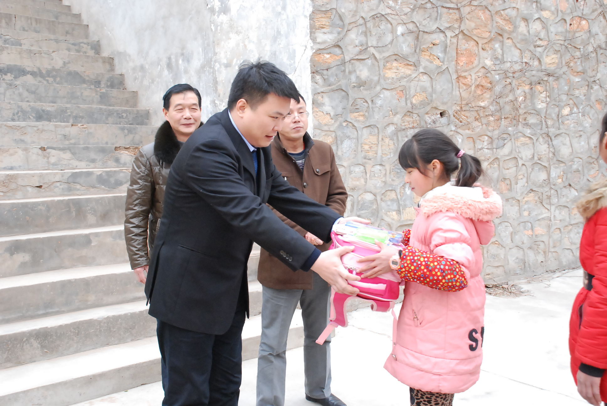 心系教育 情暖青塘  ——2013 愛(ài)心慈善行